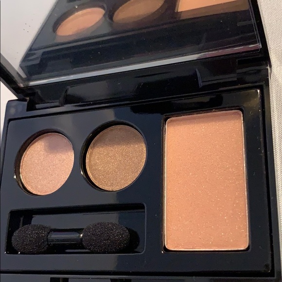 Elizabeth Arden Eyeshadow & Cheek Compact - Picture 2 of 3